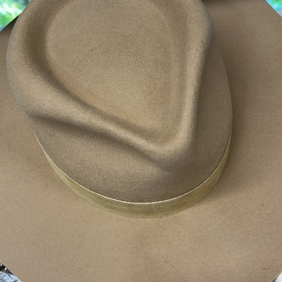 Lack of color mirage hat size large